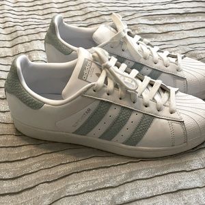 Adida superstar